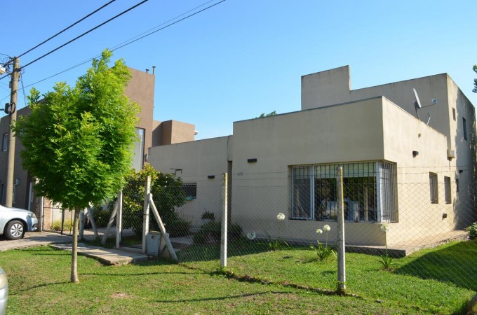 Casa en venta cuatro ambientes con piscina Escobar