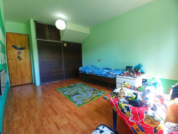 Casa en venta cuatro ambientes con piscina Escobar