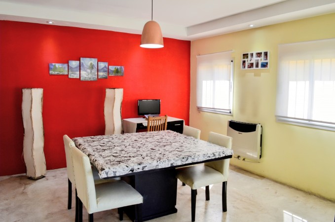 Casa en venta cuatro ambientes con piscina Escobar