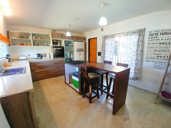 Casa en venta cuatro ambientes con piscina Escobar