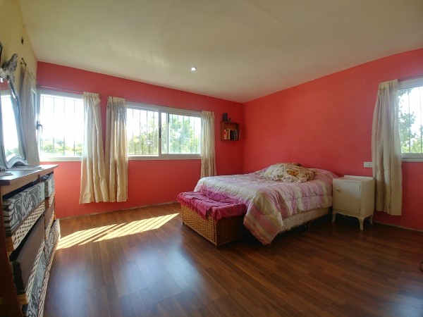 Casa en venta cuatro ambientes con piscina Escobar