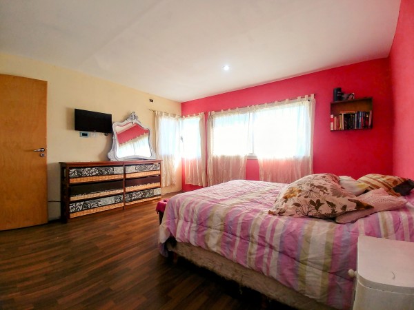 Casa en venta cuatro ambientes con piscina Escobar