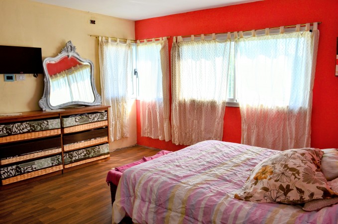 Casa en venta cuatro ambientes con piscina Escobar