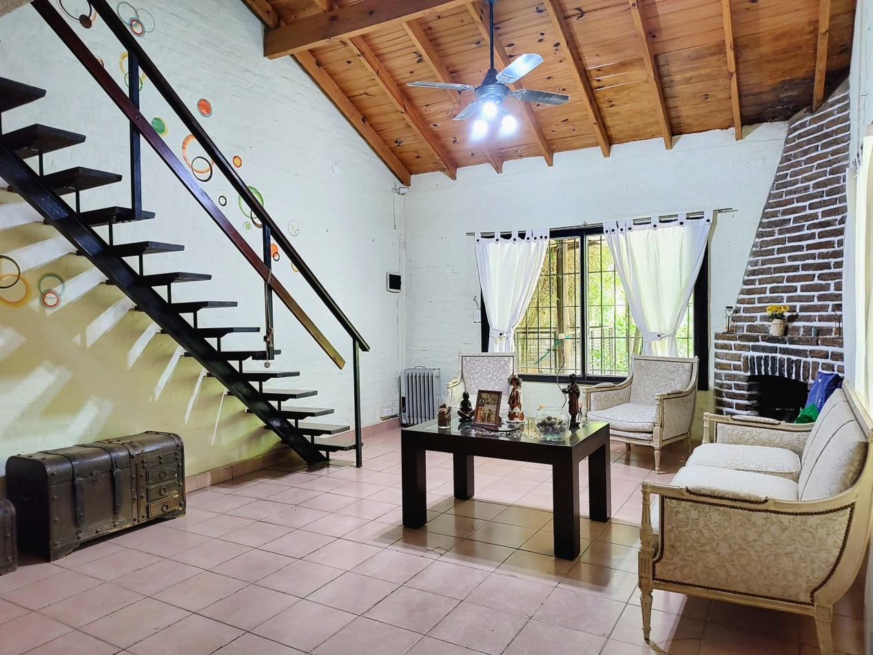 Casa 5 ambientes con piscina a metros de ruta 26. Zona de casas quinta. 