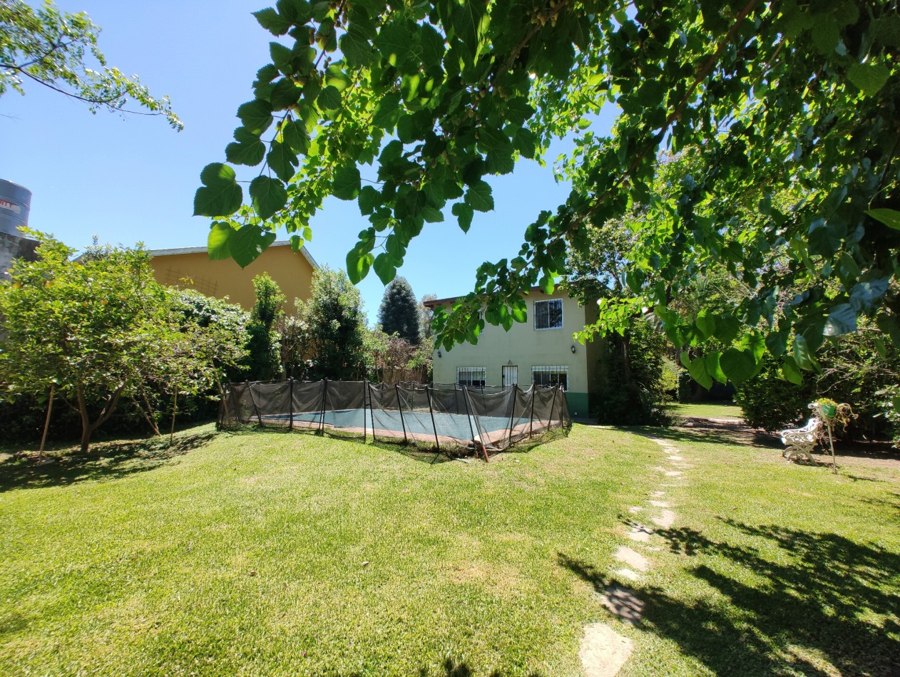 Casa 5 ambientes con piscina a metros de ruta 26. Zona de casas quinta. 