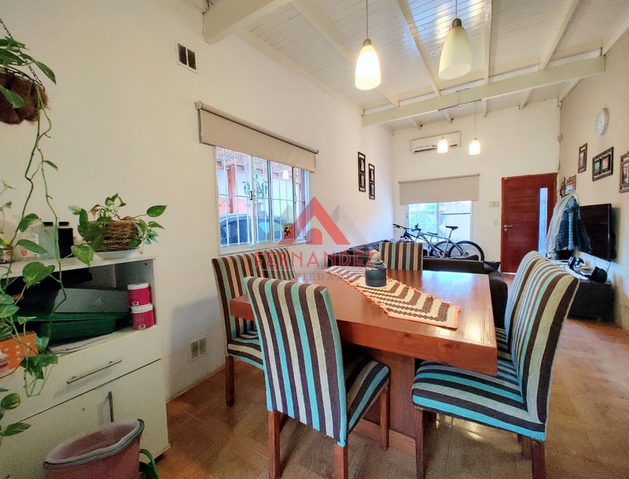 Casa cuatro ambientes con piscina 