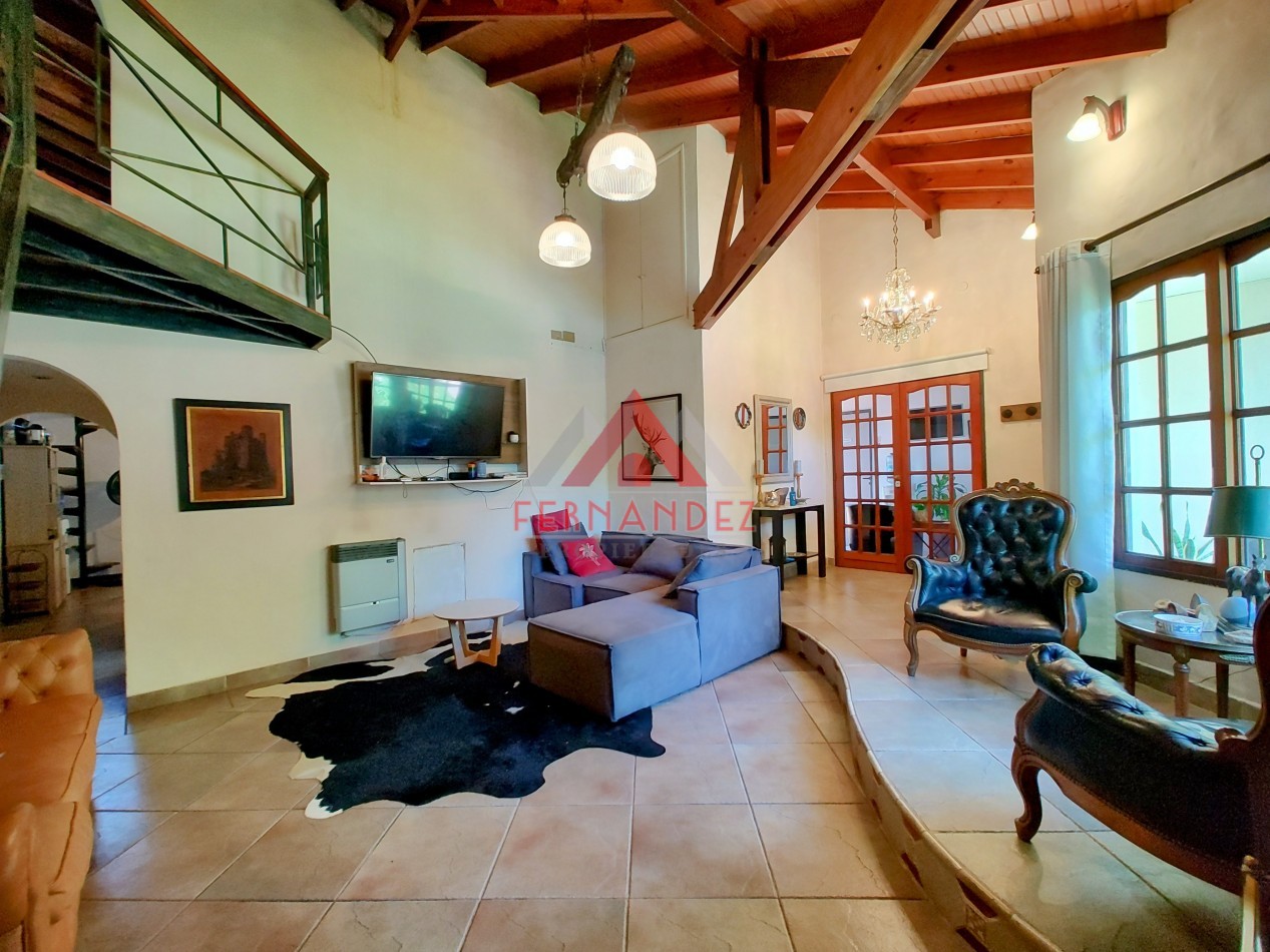 Casa 5 ambientes con piscina