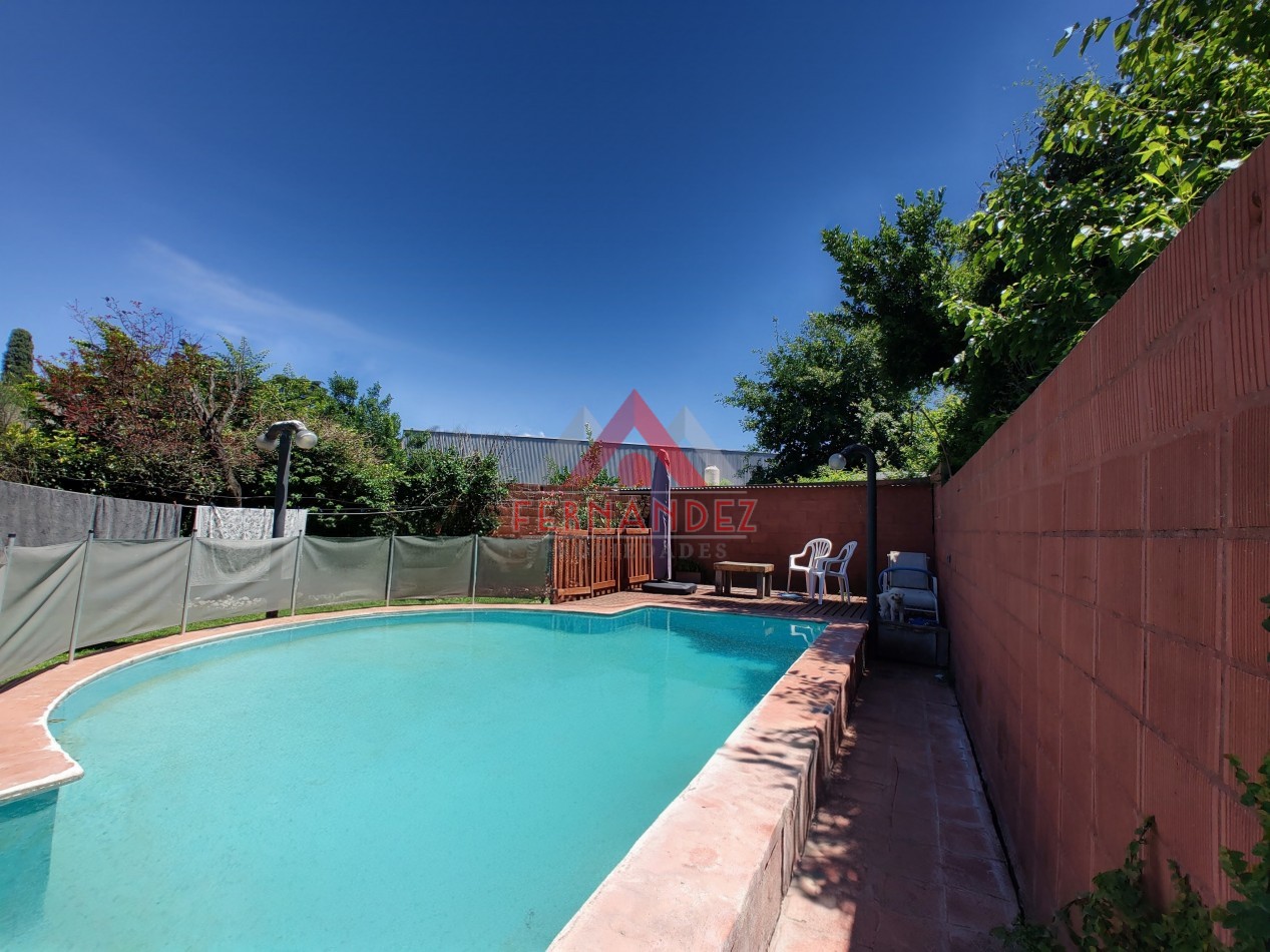 Casa 5 ambientes con piscina
