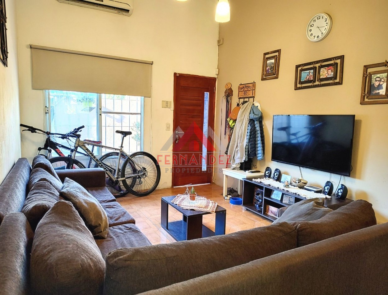 Casa cuatro ambientes con piscina 