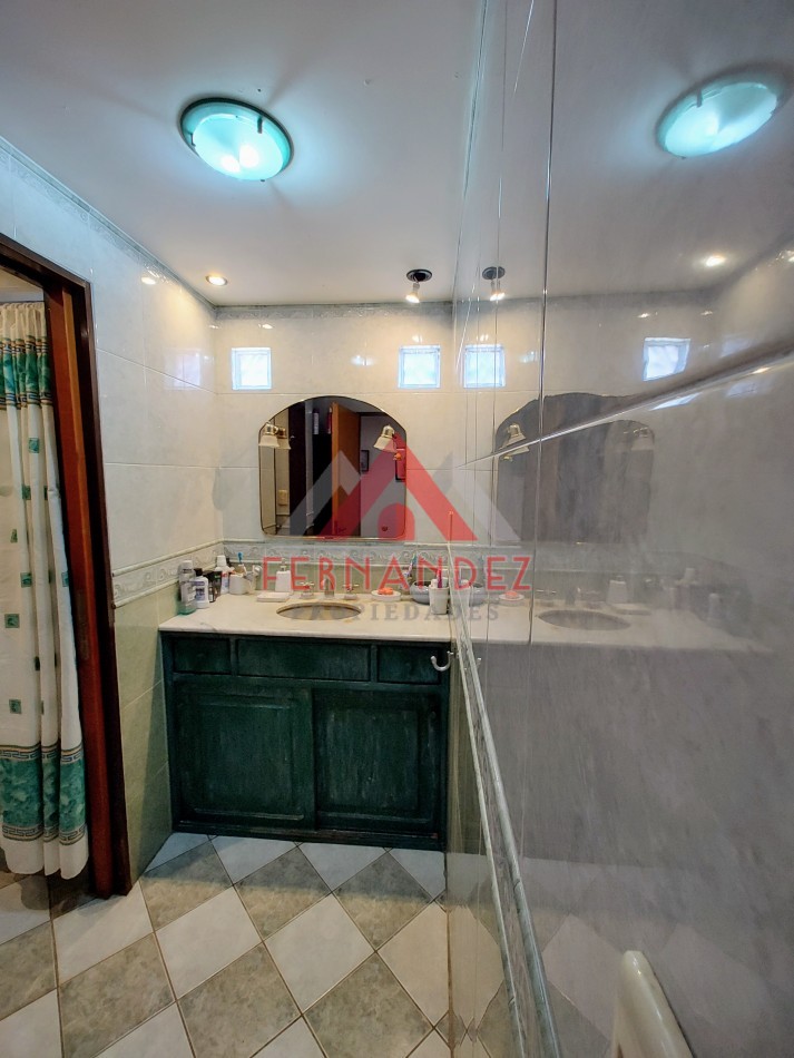 Casa 5 ambientes con piscina