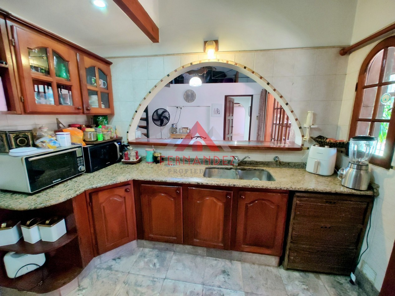 Casa 5 ambientes con piscina