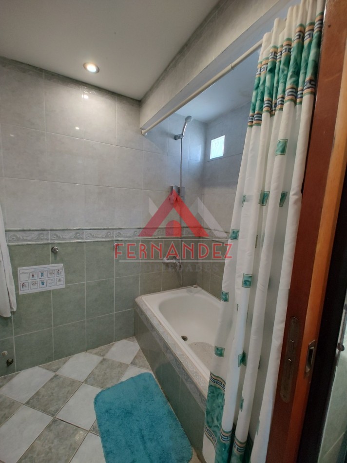 Casa 5 ambientes con piscina