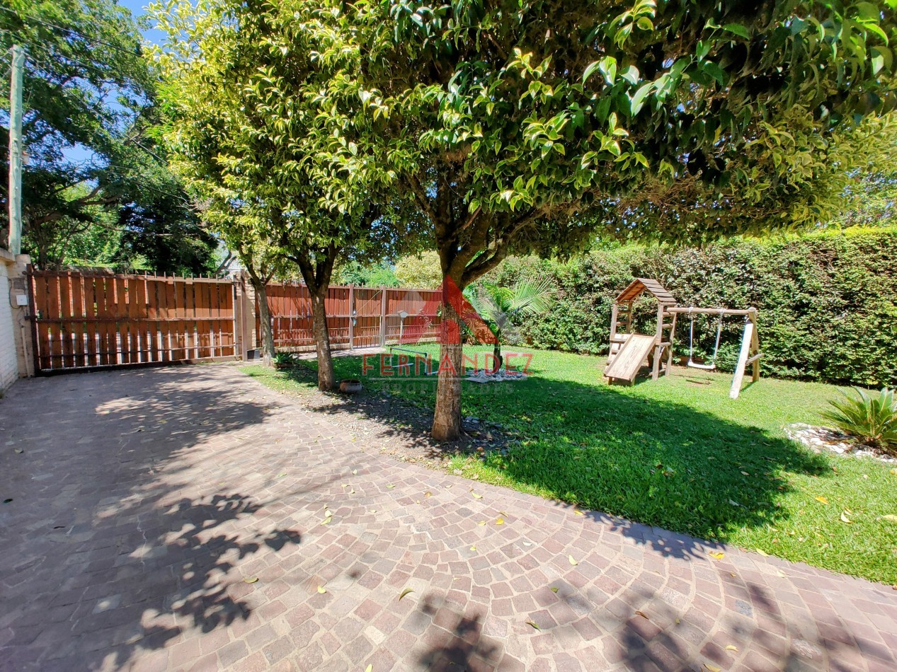 Casa 5 ambientes con piscina