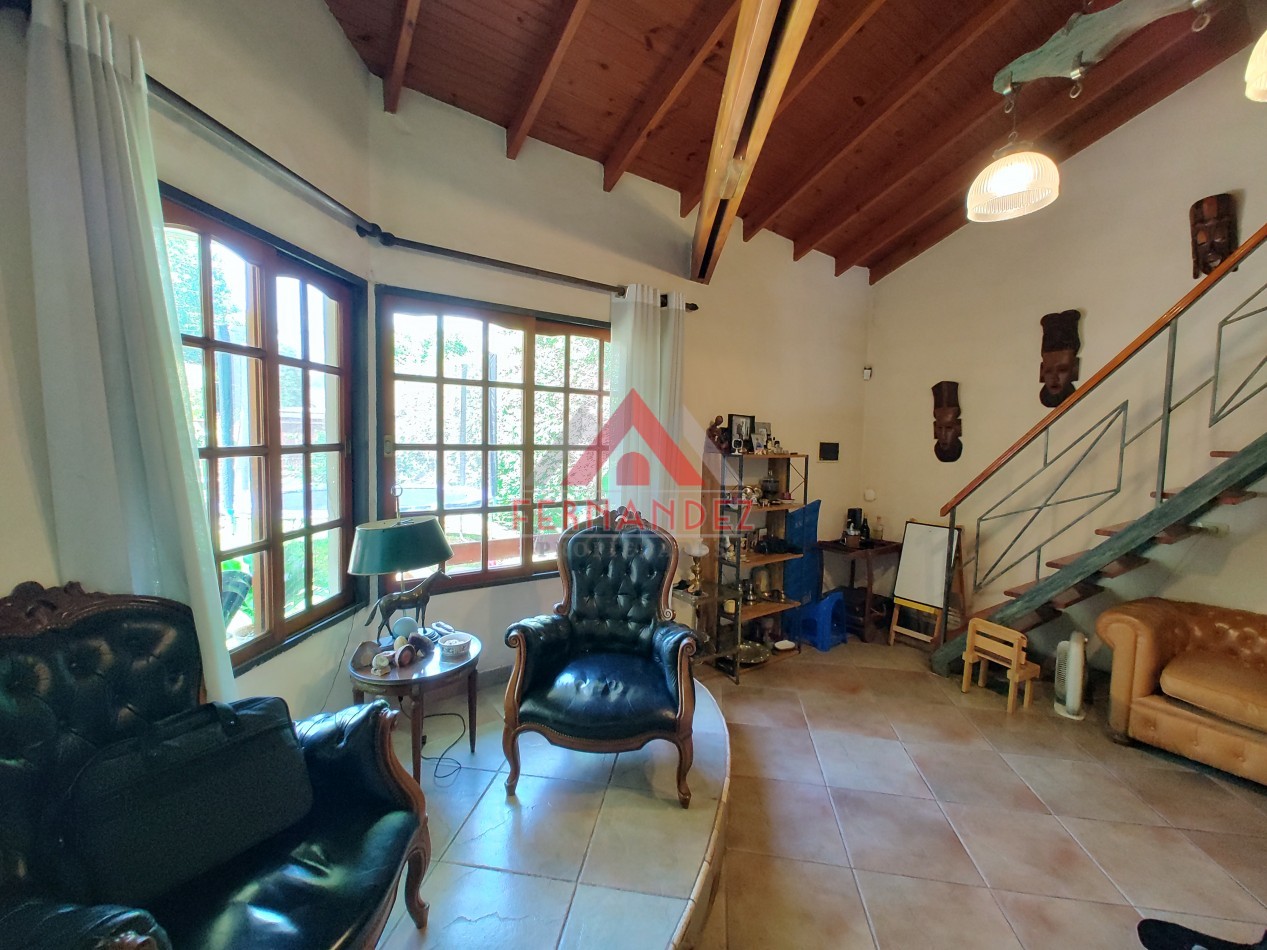 Casa 5 ambientes con piscina