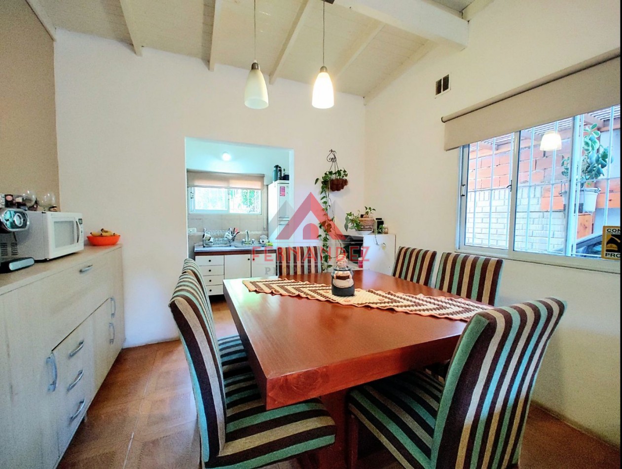 Casa cuatro ambientes con piscina 