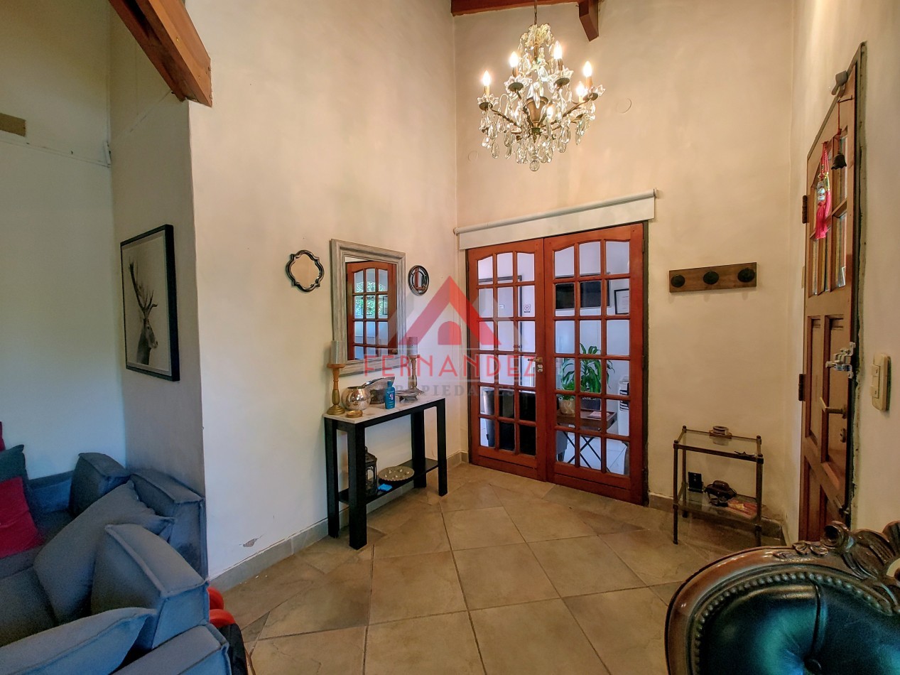 Casa 5 ambientes con piscina