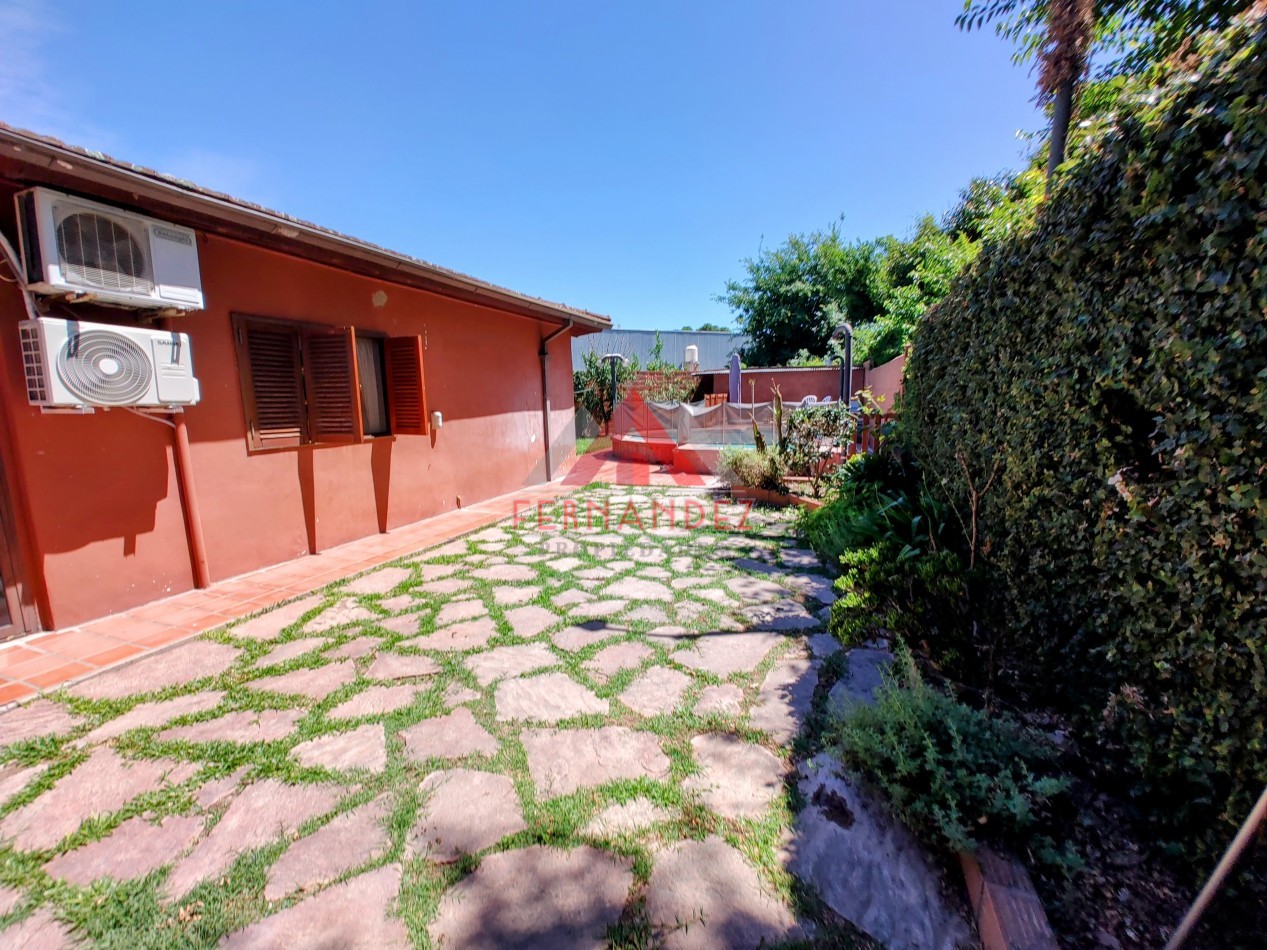 Casa 5 ambientes con piscina