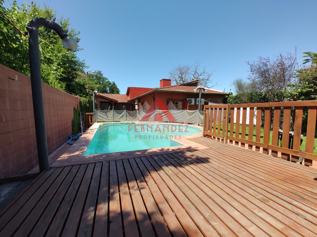 Casa 5 ambientes con piscina