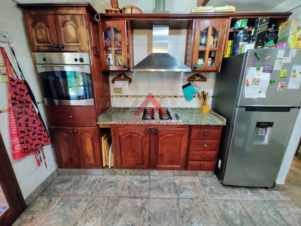 Casa 5 ambientes con piscina