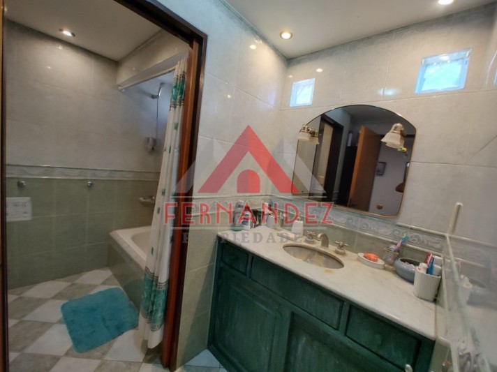 Casa 5 ambientes con piscina