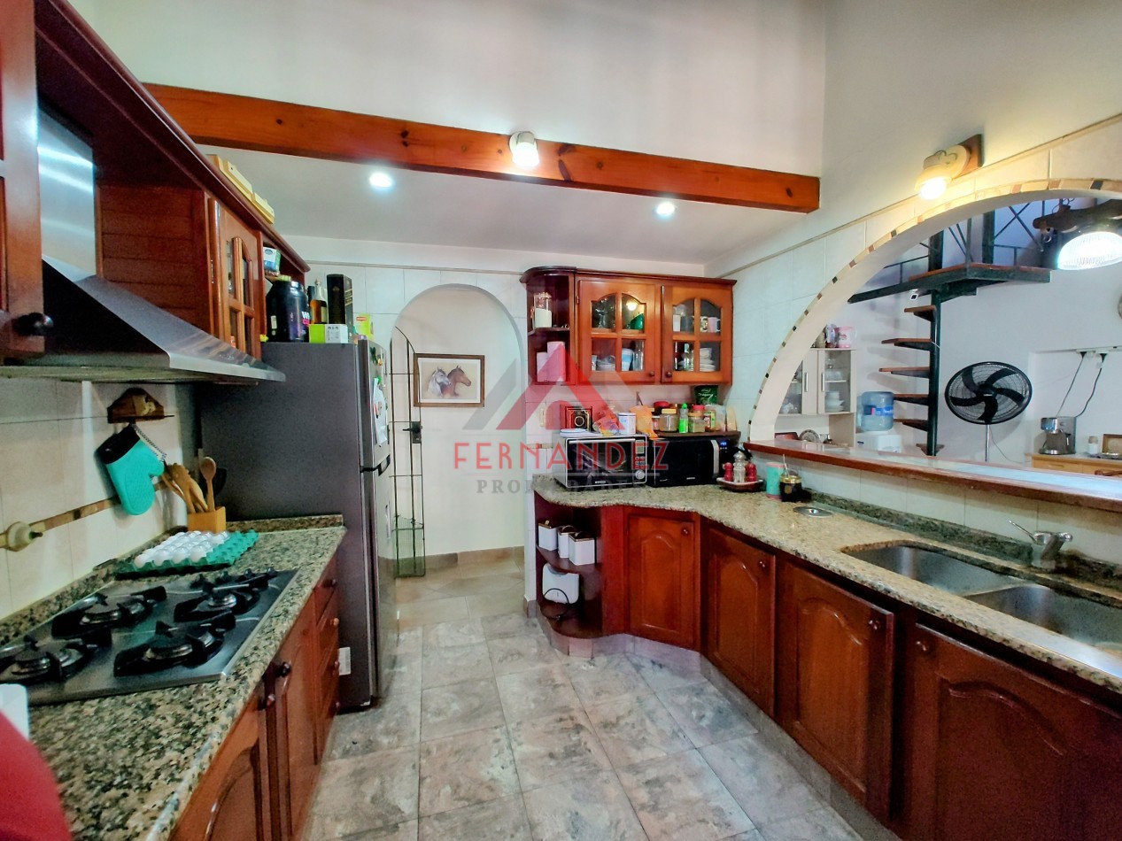 Casa 5 ambientes con piscina