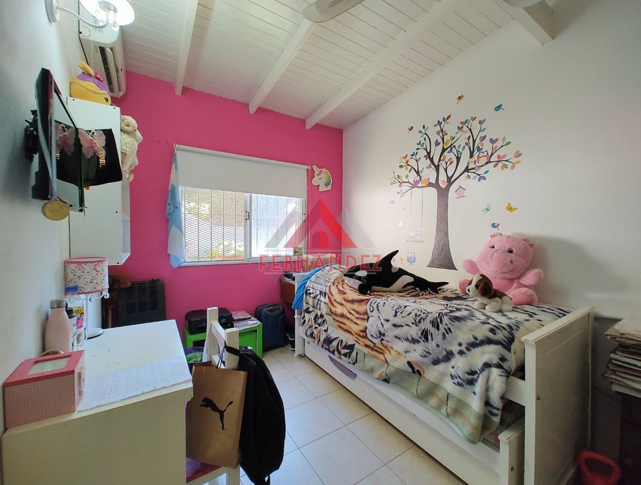 Casa cuatro ambientes con piscina 