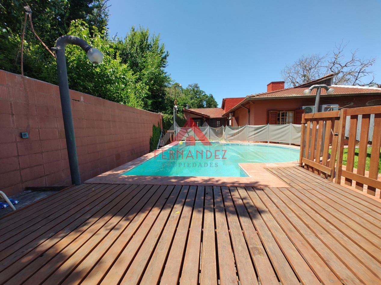 Casa 5 ambientes con piscina